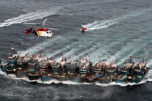 中国監視船、尖閣沖領海に侵入  海保、巡視船５０隻投入